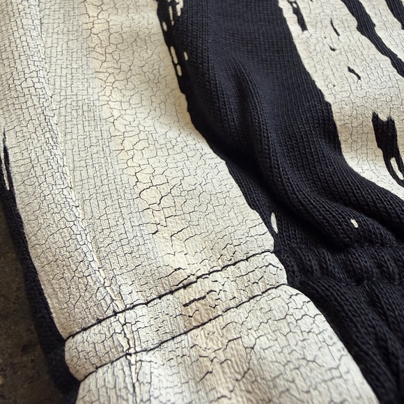 Y-3 Men's Relaxed-Fit Sweatpants with GFX Logo Applique - Picture 11 of 12